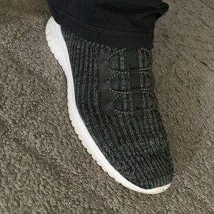 Slip-on machine-washable women’s sneakers